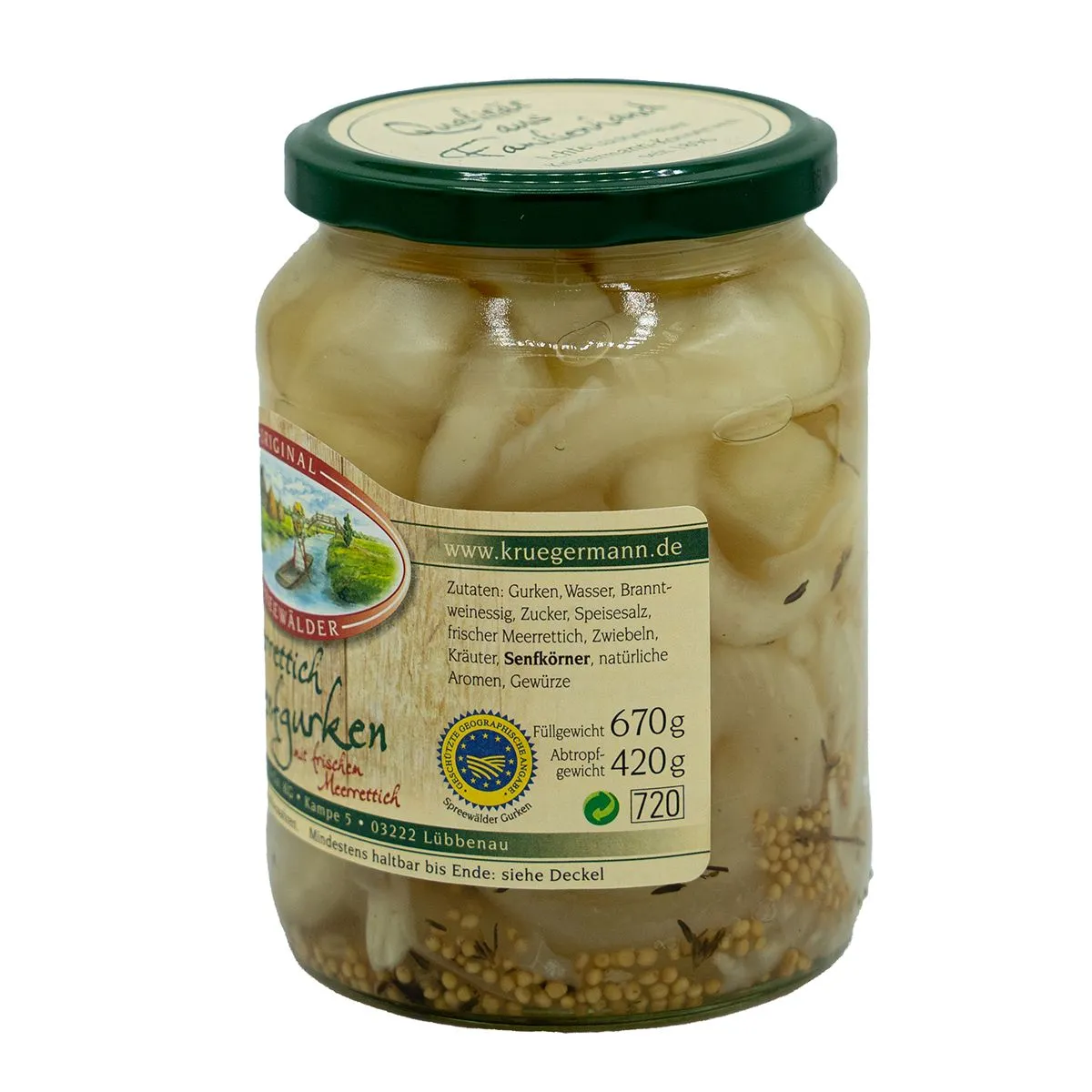 Glas mit Gurken von der rechten Seite