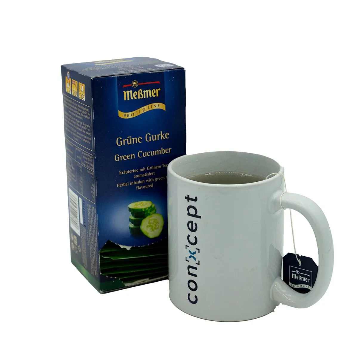 weißte Tasse mit Logo und Teebox